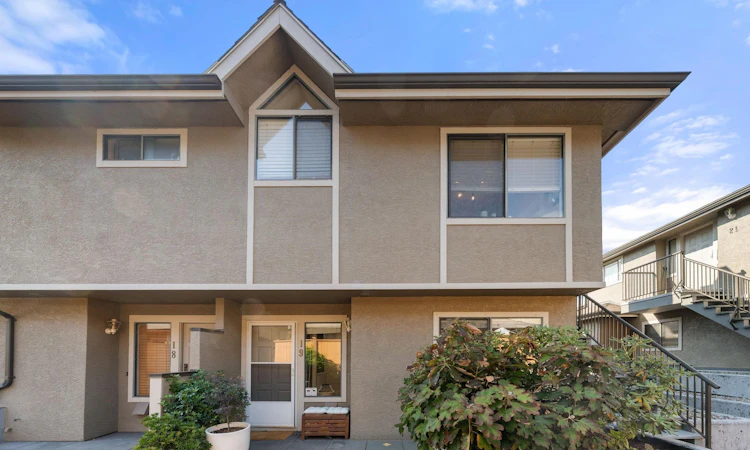 19-2133 St George's Avenue