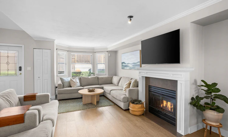 7-245 E 5th Street