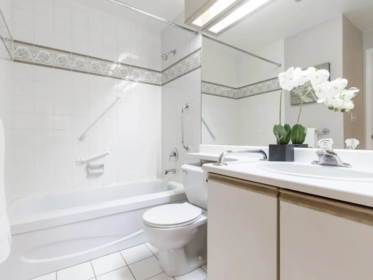 106-125 W 18th Street, North Vancouver, BC, V7M 1W5 - 2