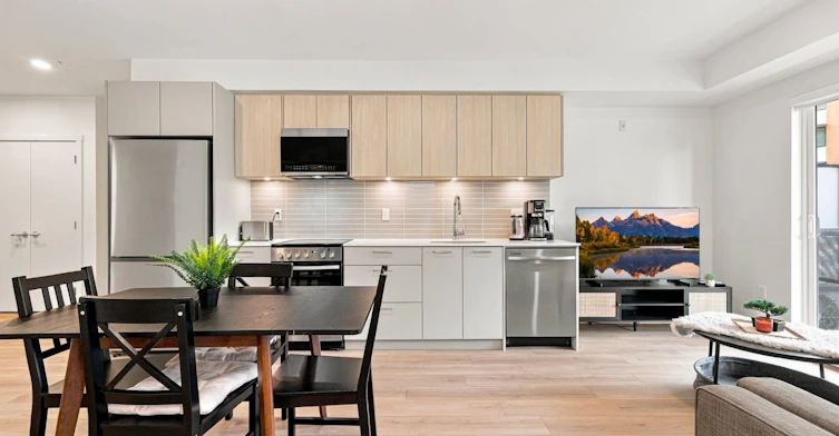 225-1529 Oxford, North Vancouver, BC, V7J 0G2