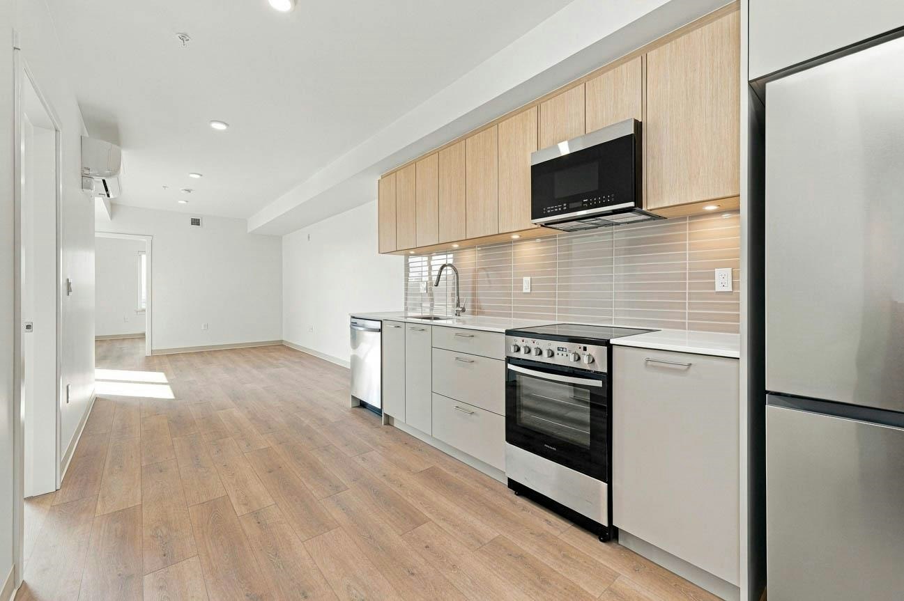 613-1529 Oxford, North Vancouver, BC, V7J 0G2 - 2