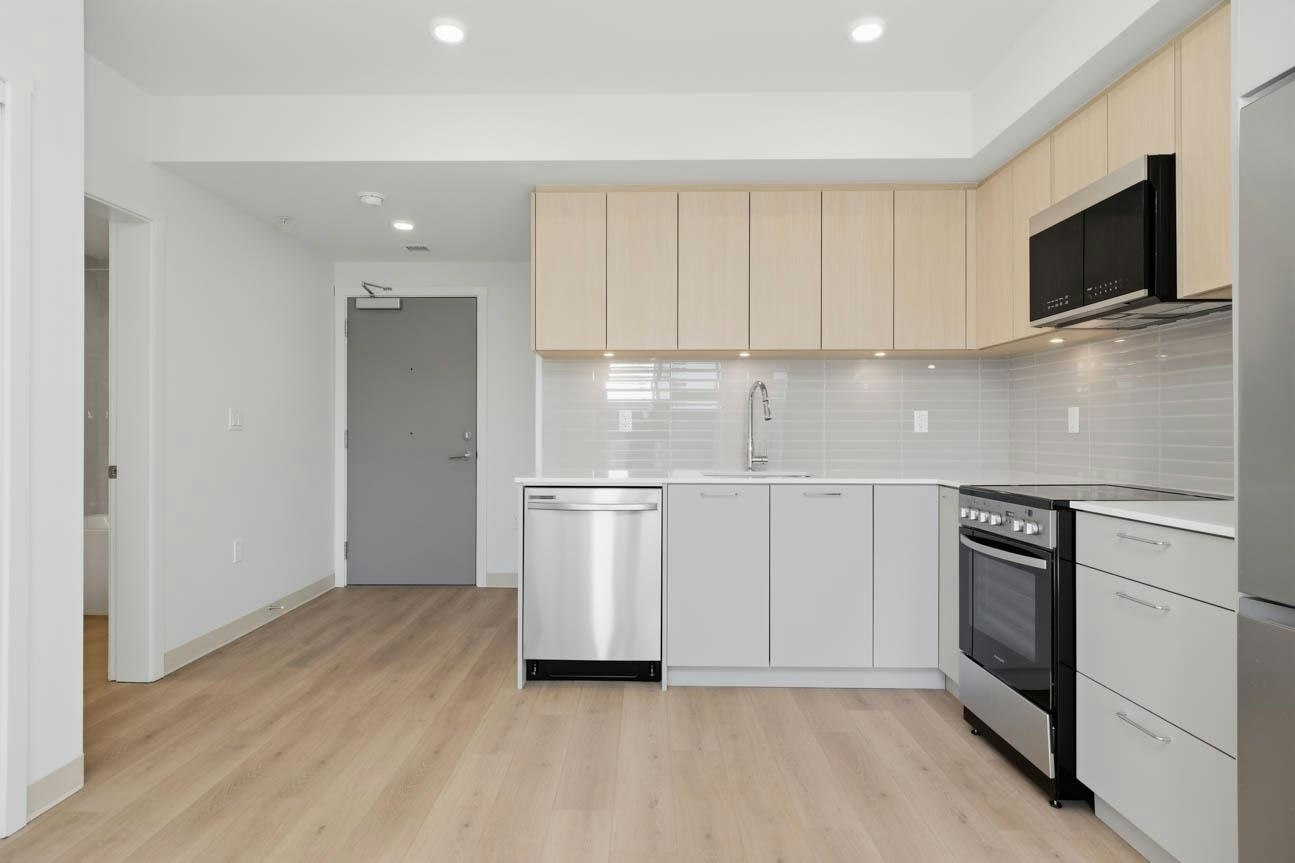 606-1529 Oxford, North Vancouver, BC, V7J 0G2 - 2