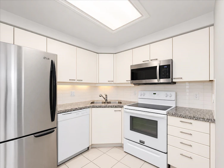 1206-388 Drake Street, Vancouver, BC, V6B 6A8 - 4
