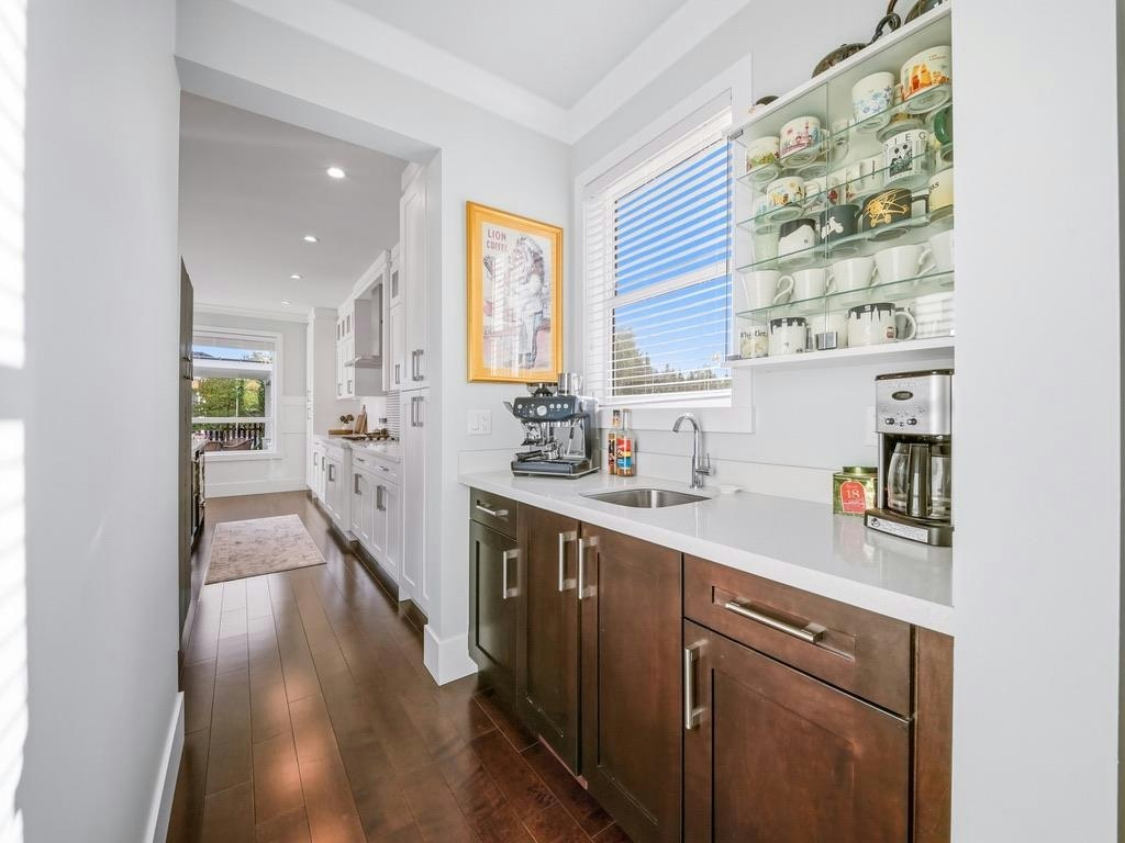 355 E 15th Street, North Vancouver, BC, V7L 2R6 - 11