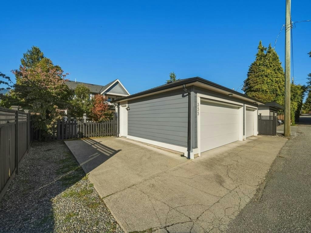 355 E 15th Street, North Vancouver, BC, V7L 2R6 - 38