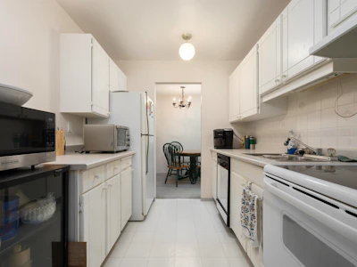 206-3451 Springfield Drive - 2