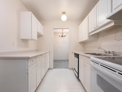206-3451 Springfield Drive - 4