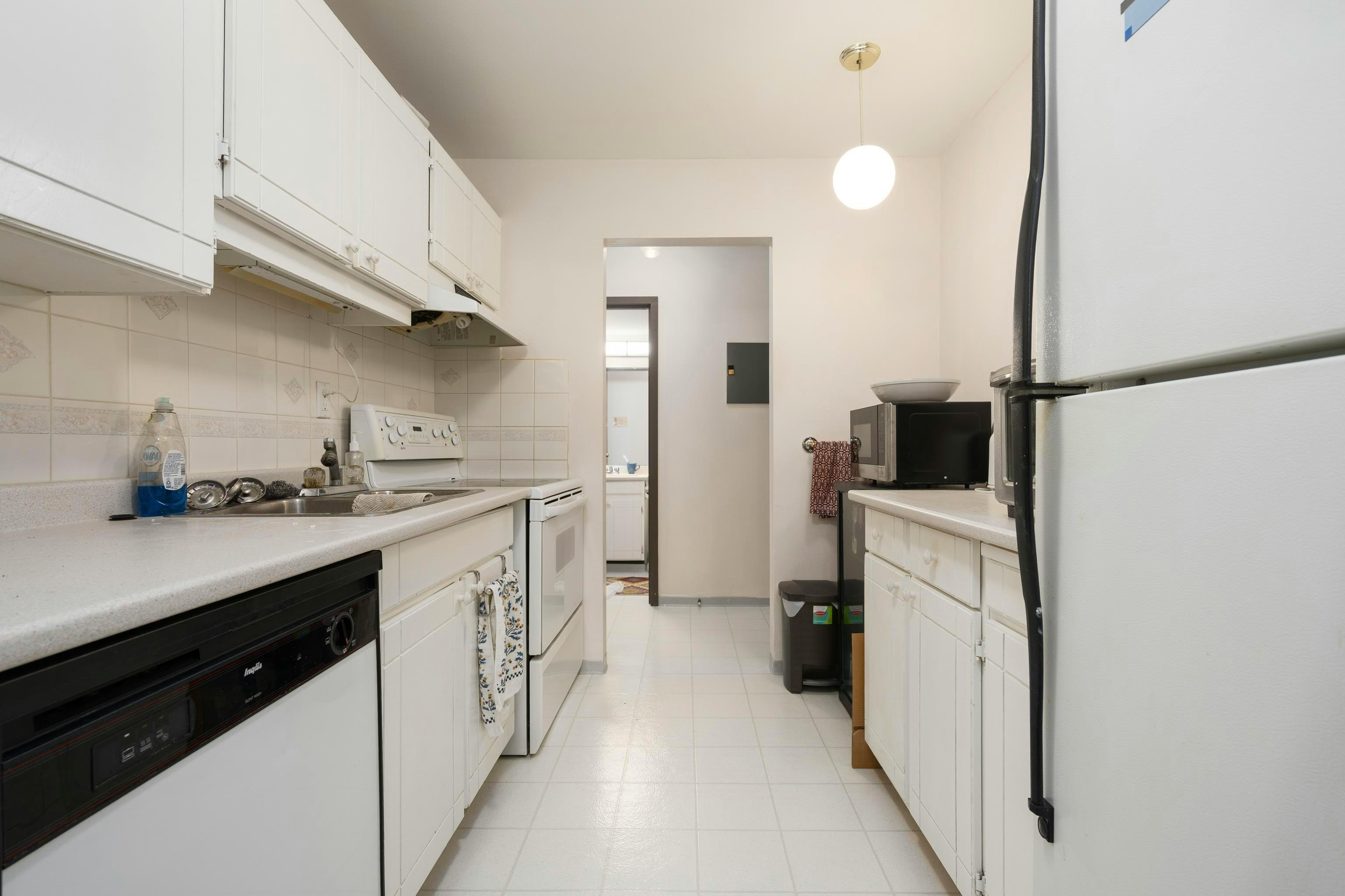 206-3451 Springfield Drive - 5