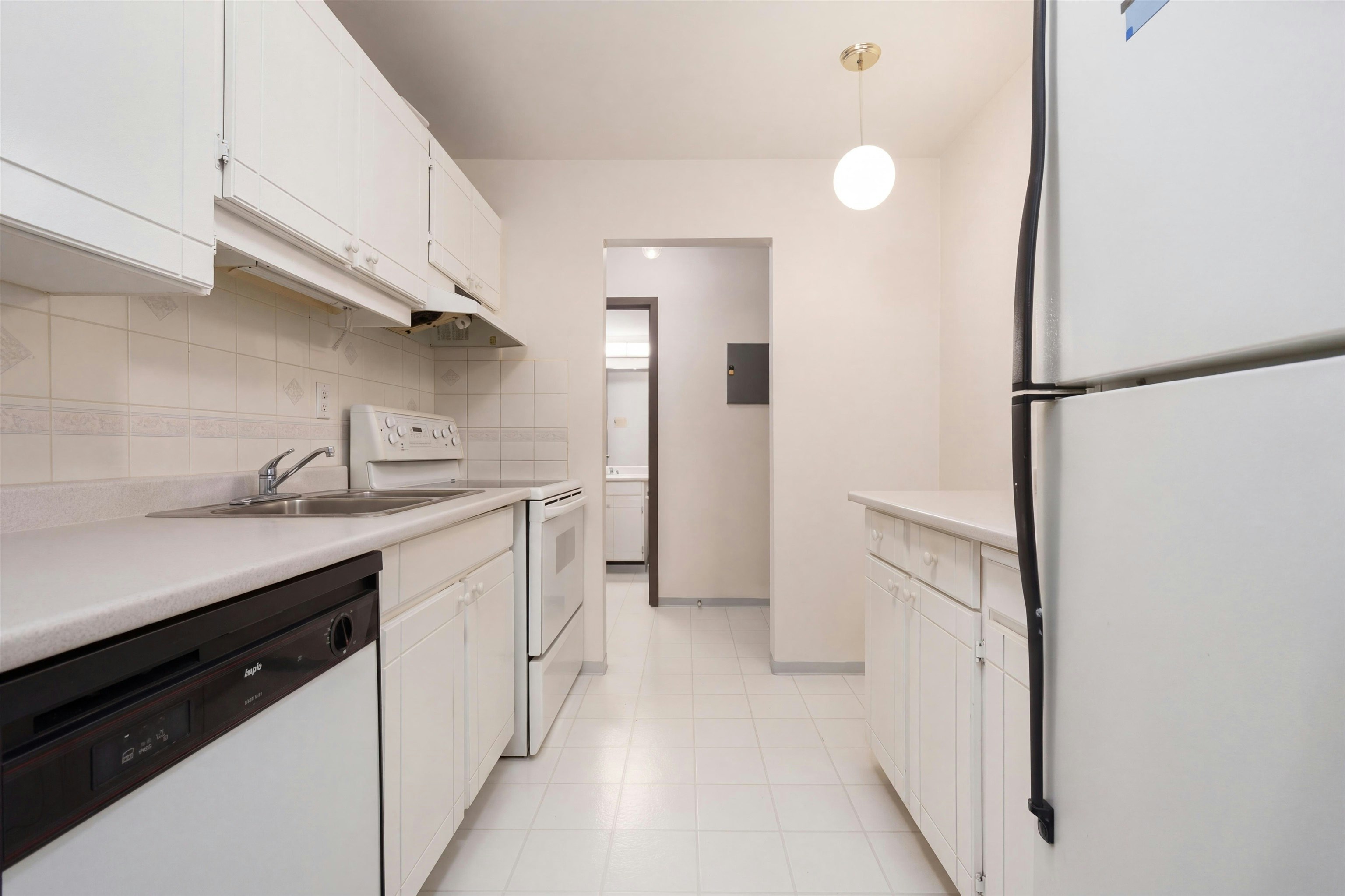 206-3451 Springfield Drive - 3