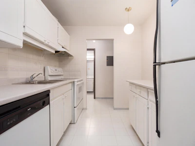 206-3451 Springfield Drive - 3