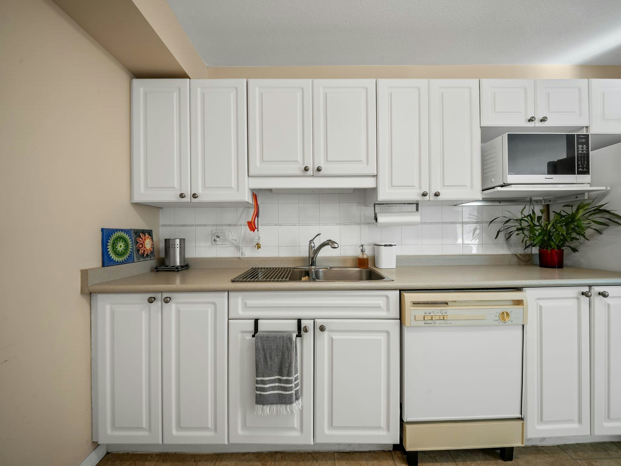 220-9688 148 Street, Surrey, BC, V3R 0W2 - 11