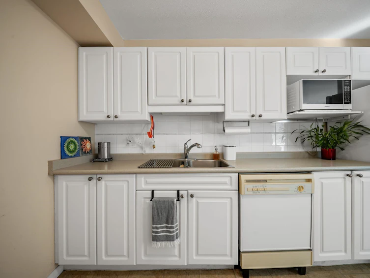 220-9688 148 Street, Surrey, BC, V3R 0W2 - 11