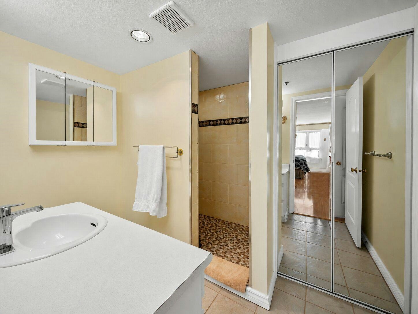 220-9688 148 Street, Surrey, BC, V3R 0W2 - 32