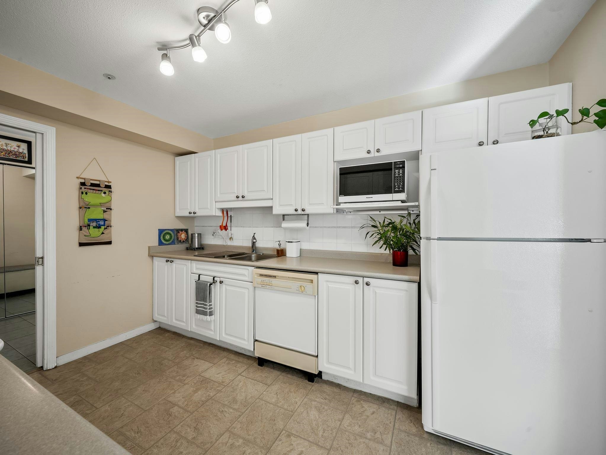 220-9688 148 Street, Surrey, BC, V3R 0W2 - 15