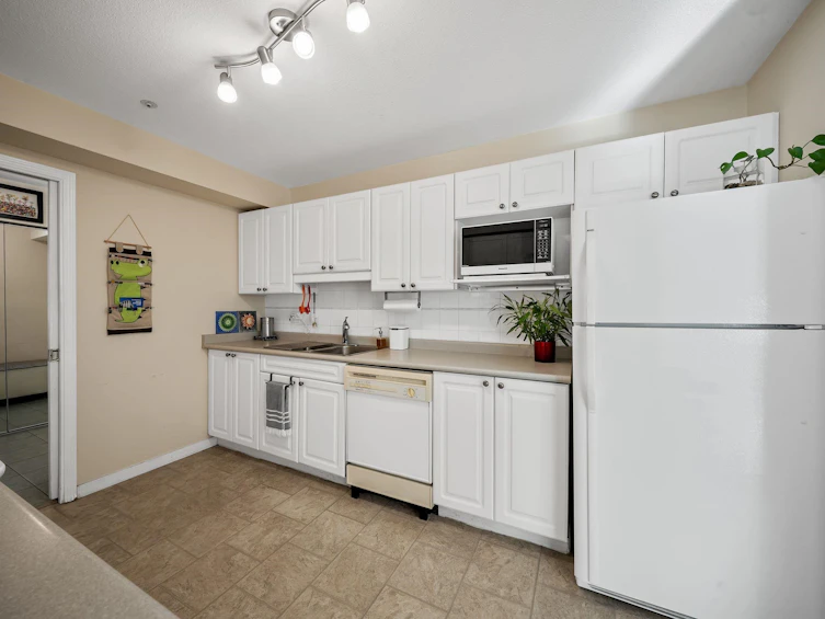 220-9688 148 Street, Surrey, BC, V3R 0W2 - 15