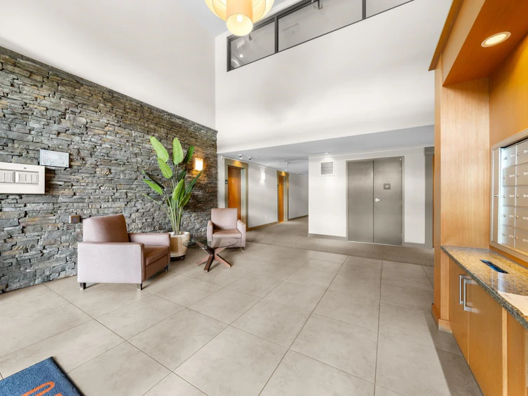 208-188 W 29 Street, North Vancouver, BC, V7N 0A2 - 5