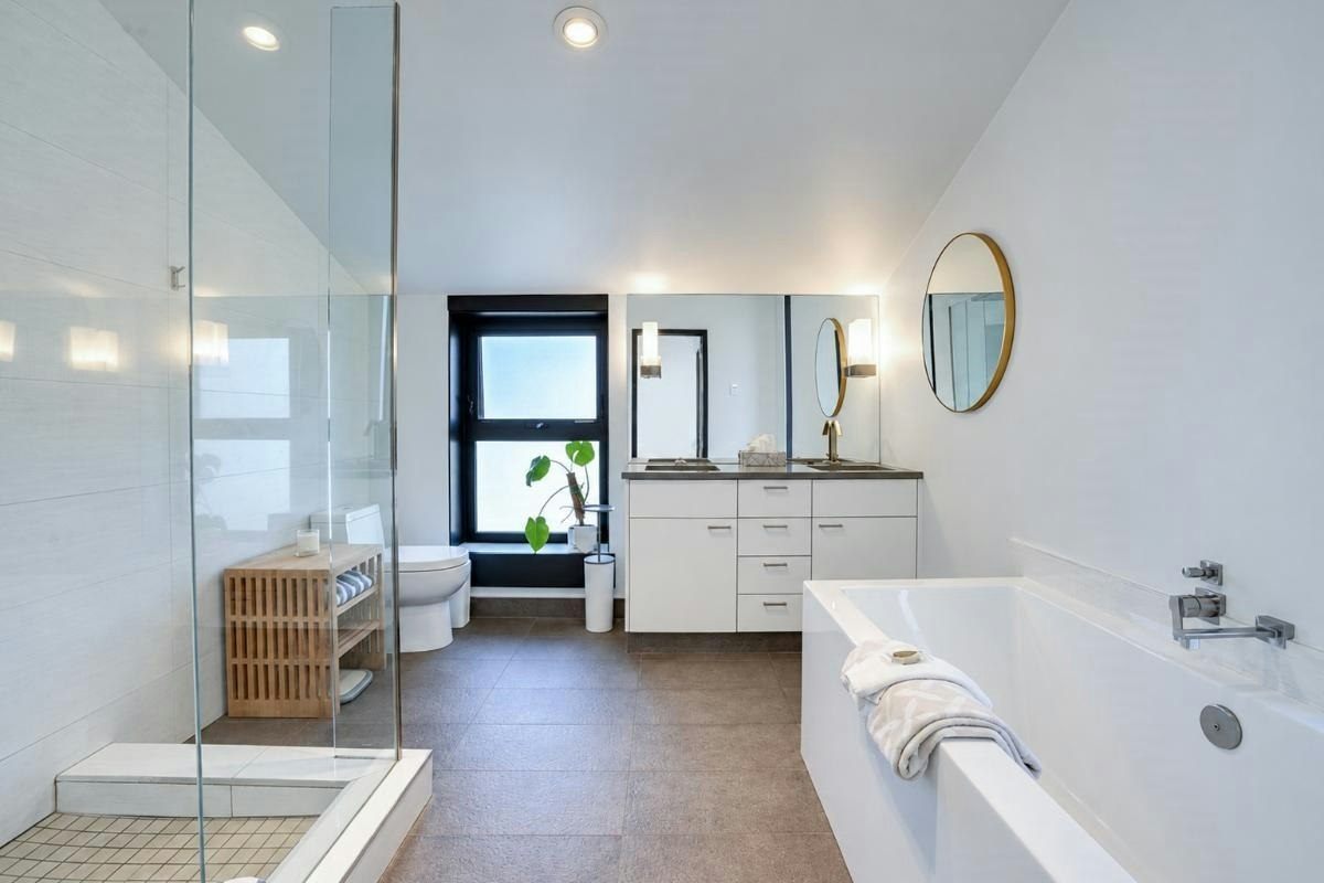 2835 W 13th Avenue, Vancouver, BC, V6K 2T6 - 33