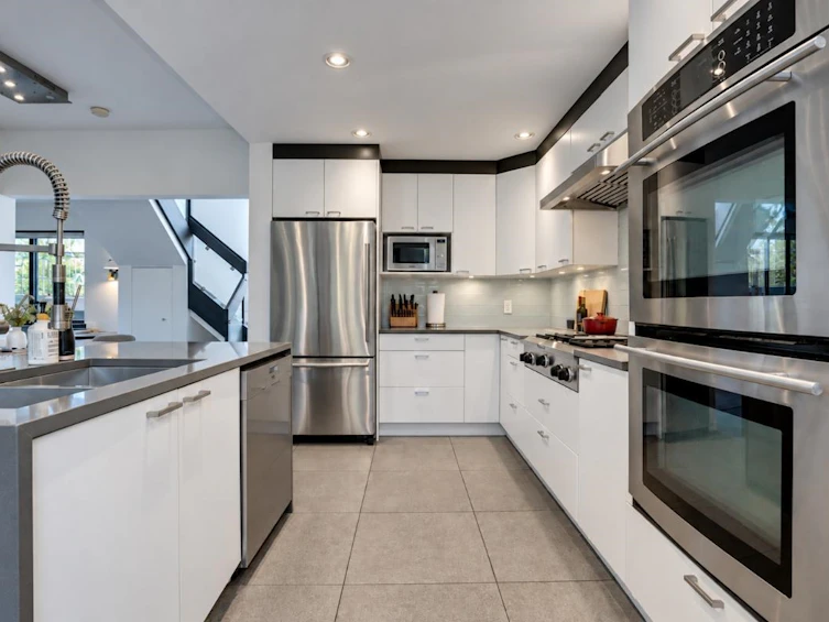 2835 W 13th Avenue, Vancouver, BC, V6K 2T6 - 16