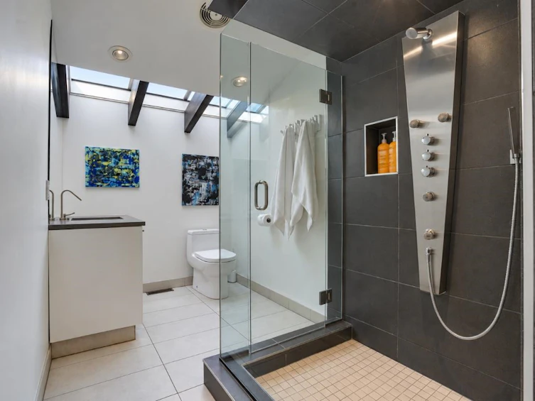 2835 W 13th Avenue, Vancouver, BC, V6K 2T6 - 28