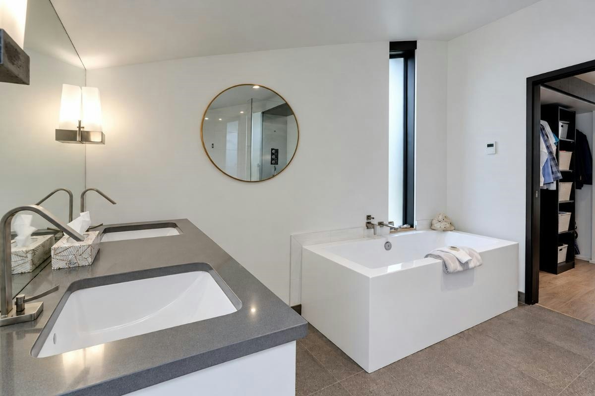 2835 W 13th Avenue, Vancouver, BC, V6K 2T6 - 34