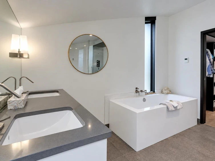 2835 W 13th Avenue, Vancouver, BC, V6K 2T6 - 34