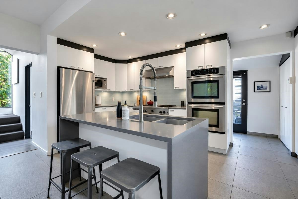 2835 W 13th Avenue, Vancouver, BC, V6K 2T6 - 14