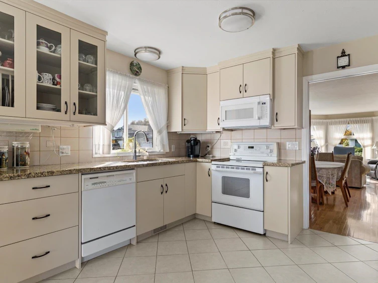 6930 Coach Lamp Drive, Chilliwack, BC, V2R 2V4 - 10