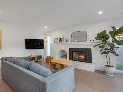 5974 16 Avenue - 3