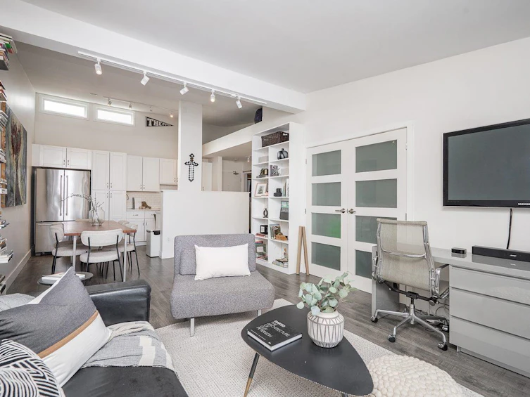 408-2333 Triumph Street, Vancouver, BC, V5L 1L4