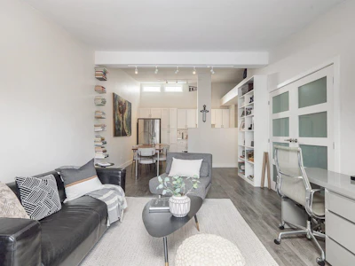408-2333 Triumph Street - 2