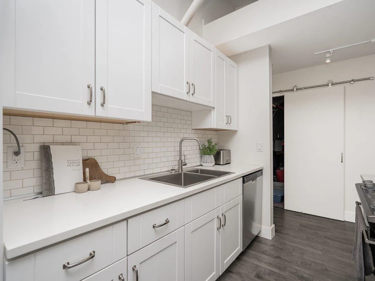 408-2333 Triumph Street, Vancouver, BC, V5L 1L4 - 14