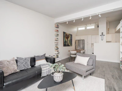 408-2333 Triumph Street - 3