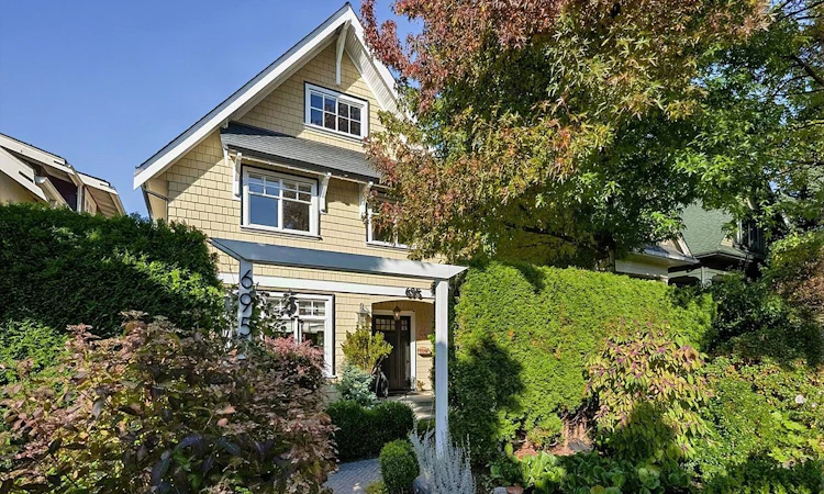 695 W 19th Avenue