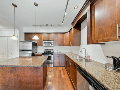 314-2627 Shaughnessy Street - 4