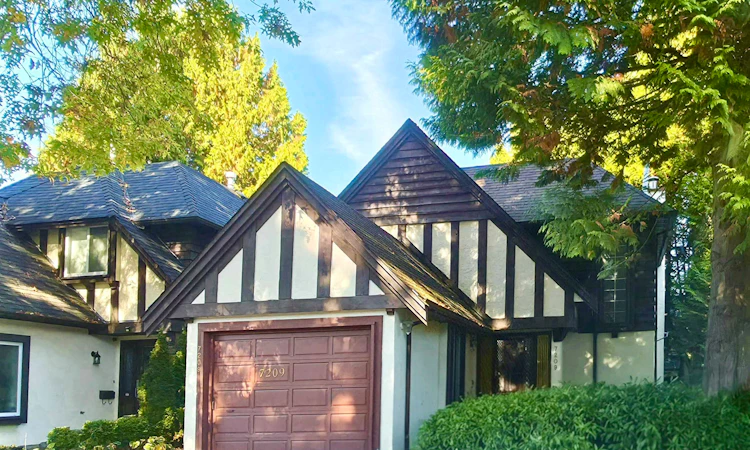 7209 Bridlewood Court