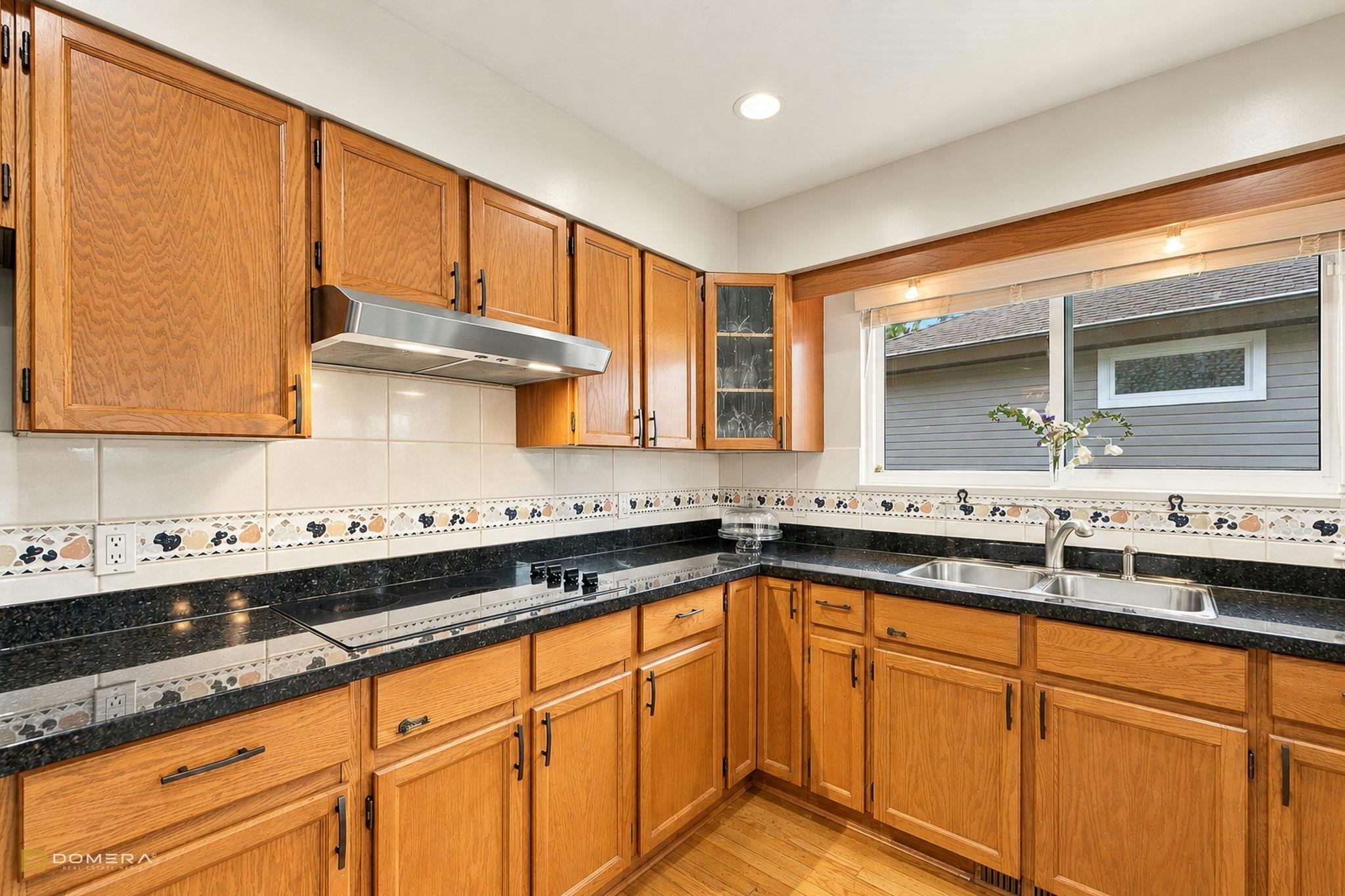 1415 Lansdowne Drive, Coquitlam, BC, V3E 1Y5 - 15