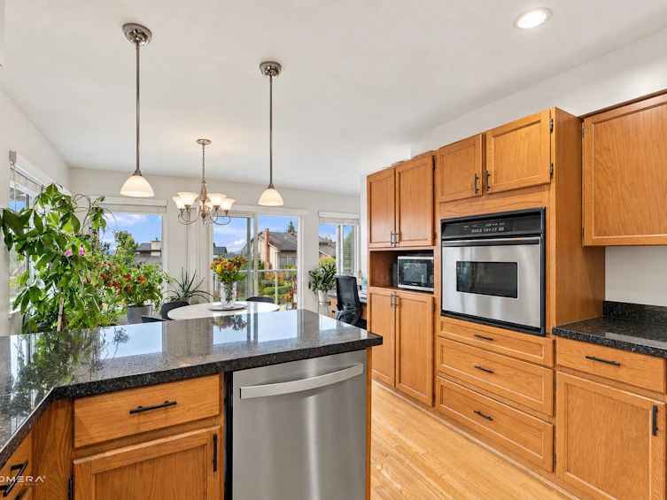 1415 Lansdowne Drive, Coquitlam, BC, V3E 1Y5 - 16
