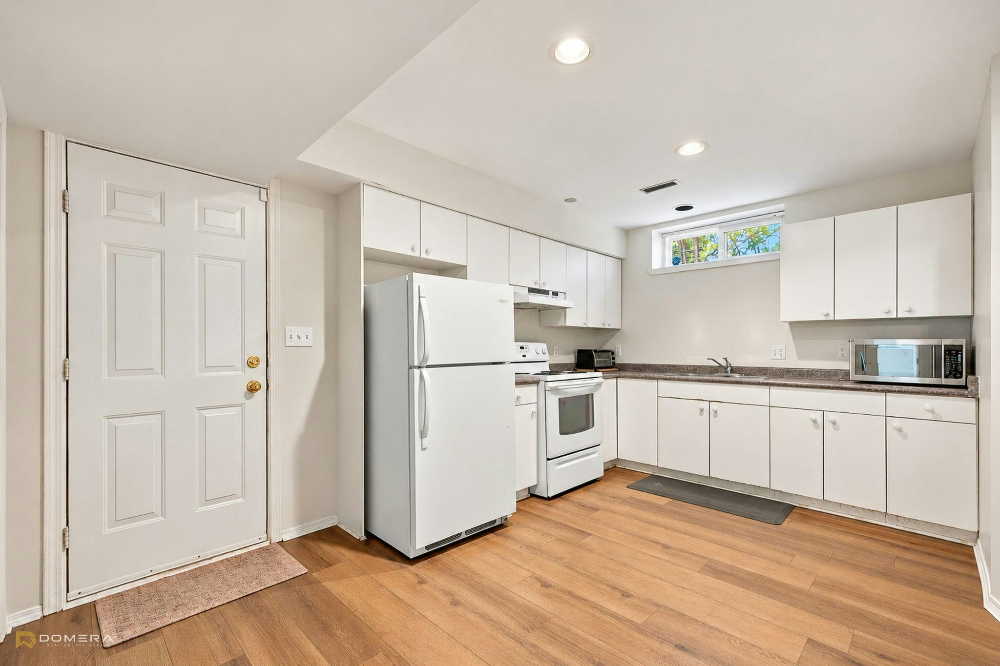 1415 Lansdowne Drive, Coquitlam, BC, V3E 1Y5 - 29