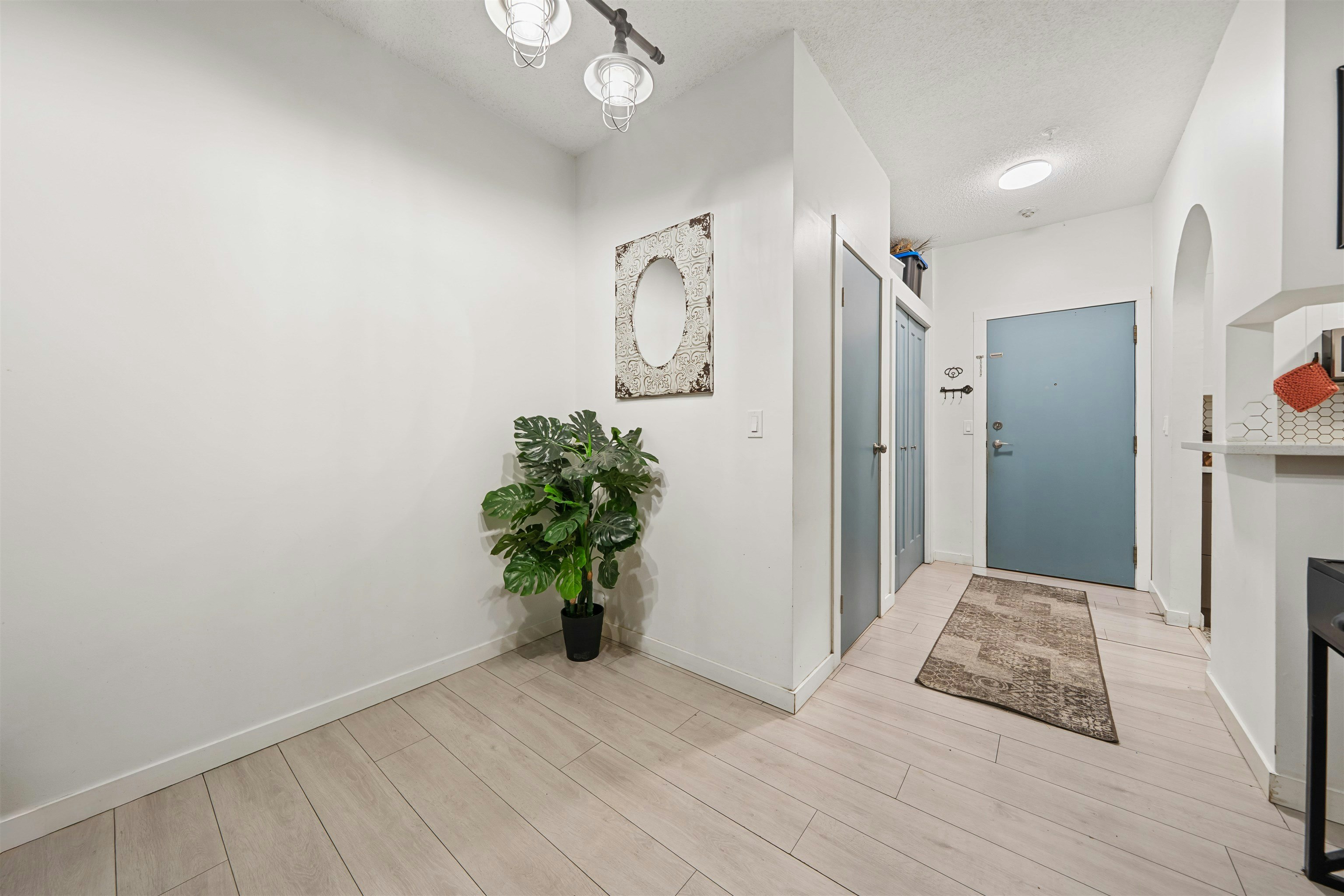 210-1924 Comox Street - 5