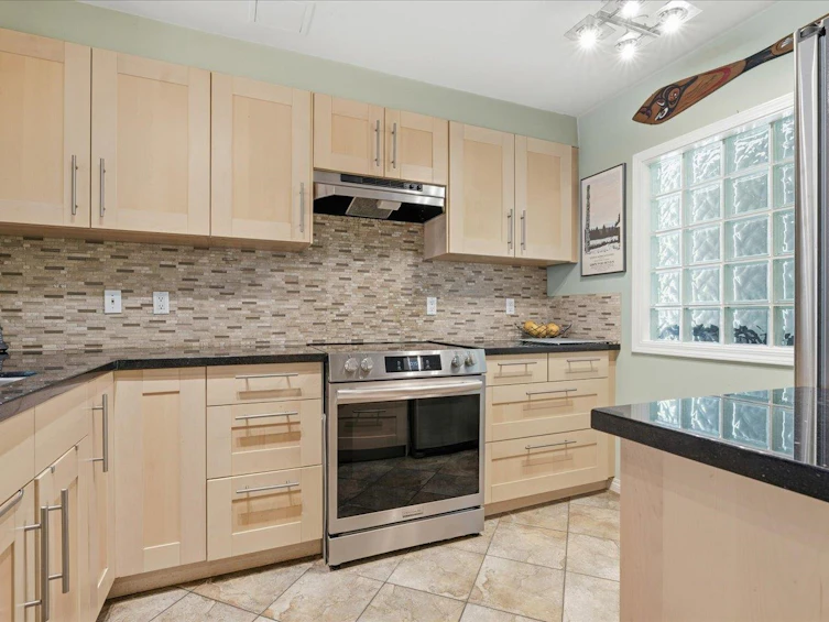 201-3220 W 4th Avenue, Vancouver, BC, V6K 1R9 - 9