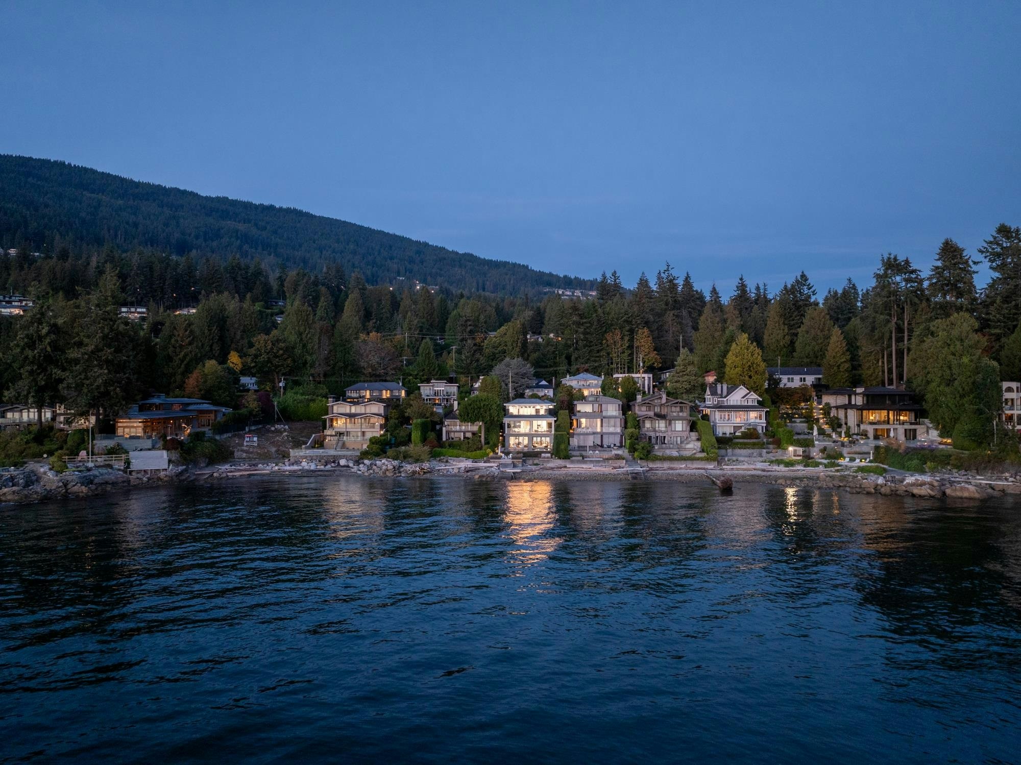 3156 Travers Avenue, West Vancouver, BC, V7V 1G3 - 30