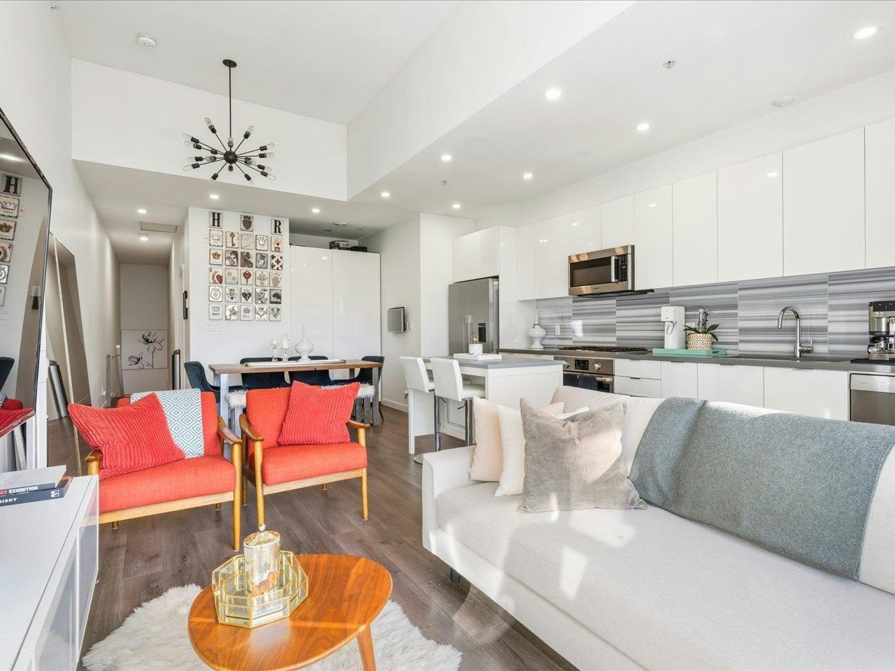 318-3138 Riverwalk Avenue - 3
