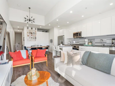 318-3138 Riverwalk Avenue - 3