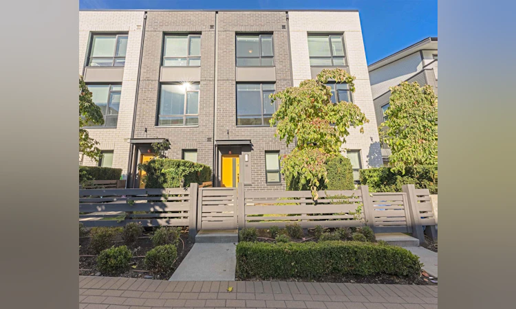 2-9739 University Crescent