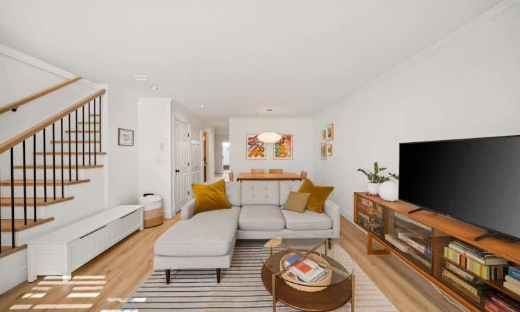18-222 E 5th Street