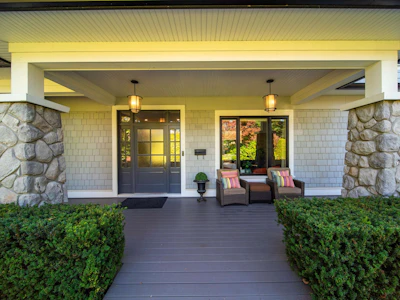 13756 18 Avenue - 5