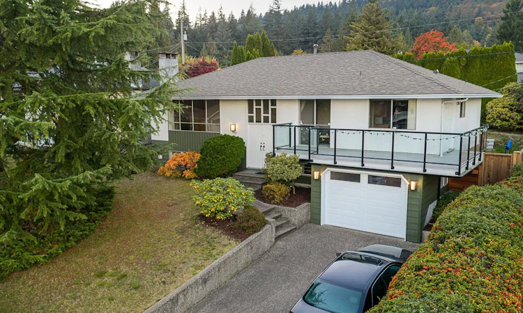 899 Glencoe Drive