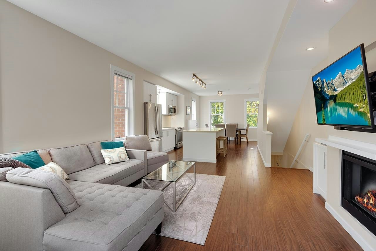 43-2495 Davies Avenue - 5