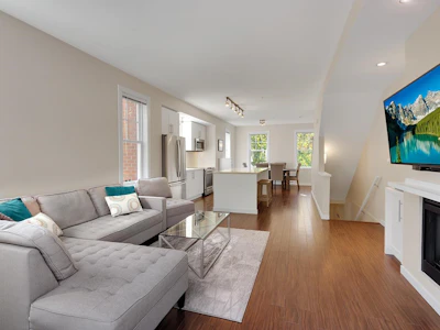 43-2495 Davies Avenue - 5