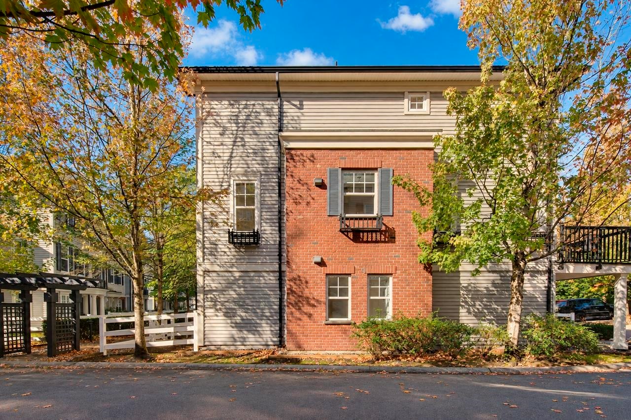 43-2495 Davies Avenue - 2